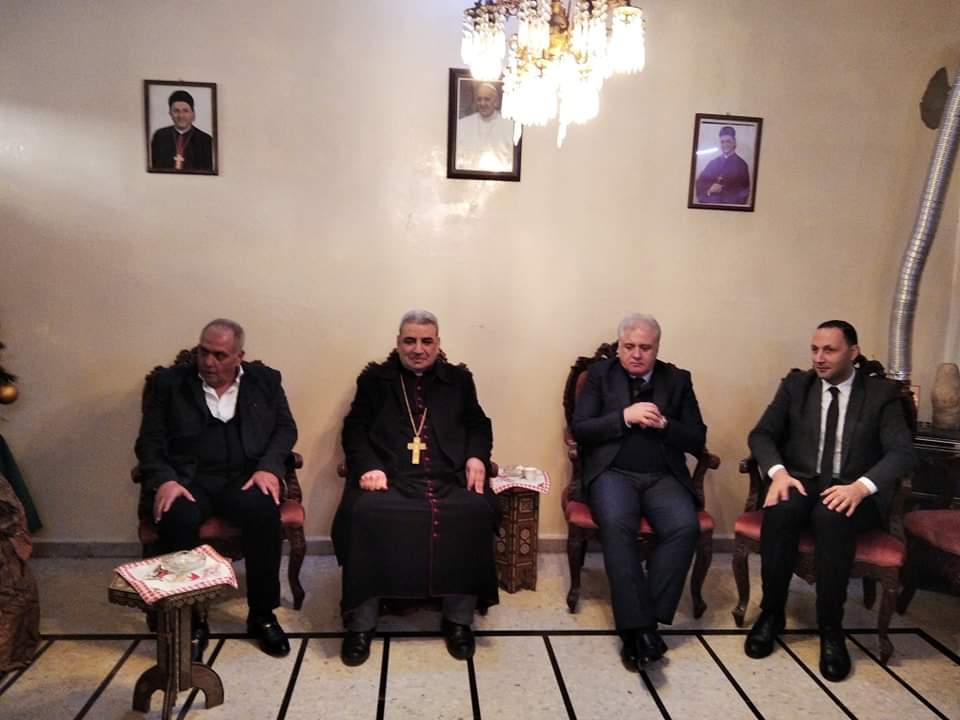 مسؤولو حمص يزورون الكنائس ويقدمون التهاني بعيد الميلاد 