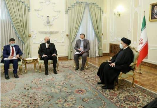 لتعزيز العلاقات بين البلدين .. الرئيس الإيراني يستقبل اللواء علي مملوك 