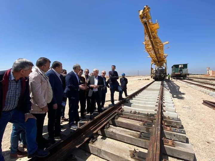 وزير النقل يتفقد مشاريع ربط السكك_الحديدية بالمدينة الصناعية بحسياء وإنشاء المرفأ الجاف فيها 