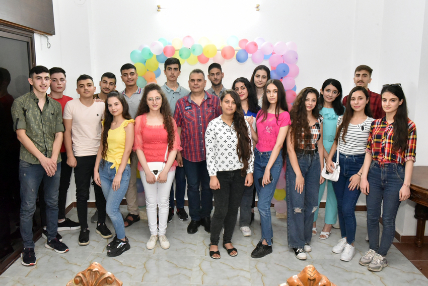 تكريم عدد من المتفوقين في الشهادة الثانوية في حي العباسية بحمص 