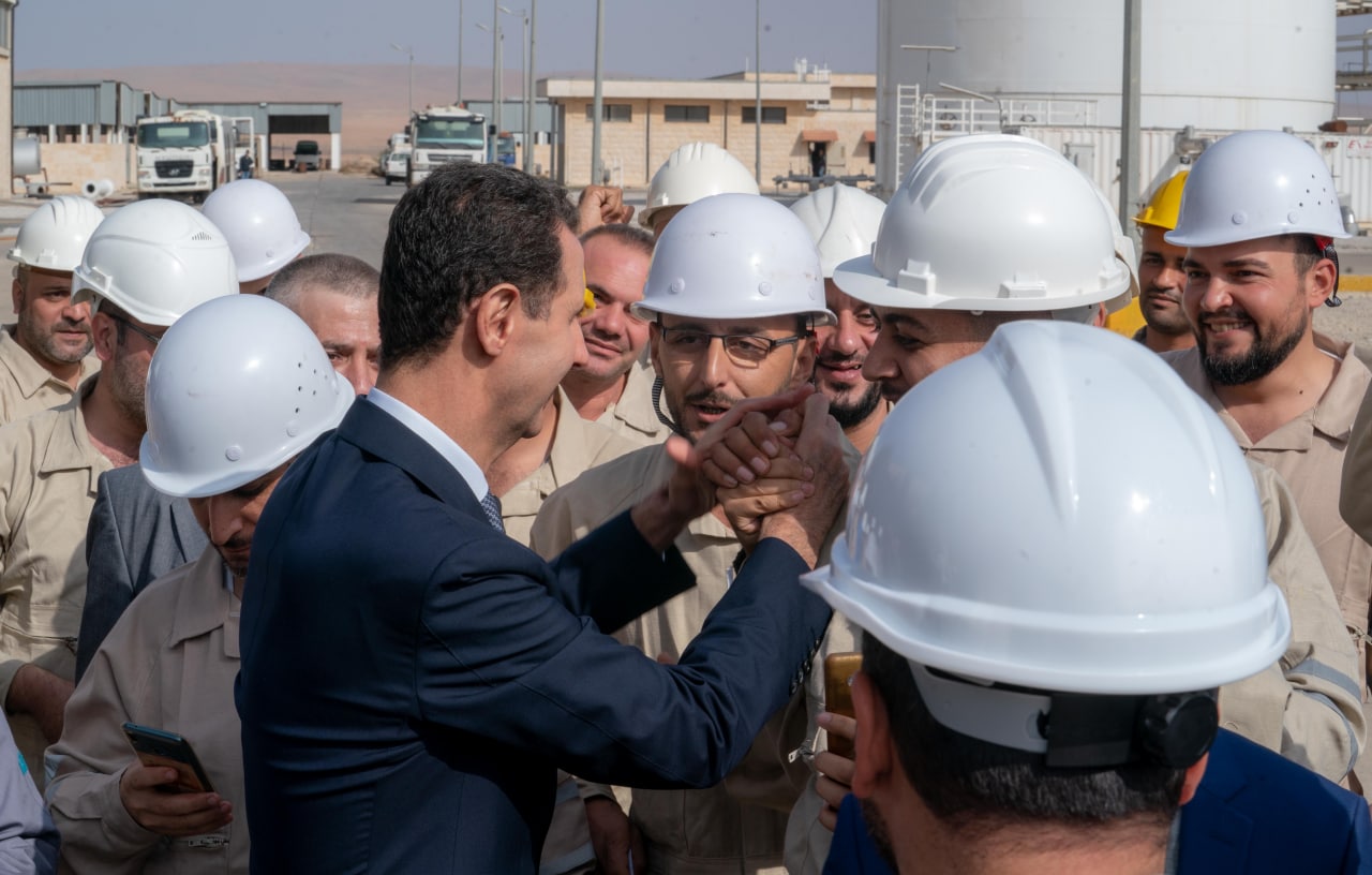 الرئيس الأسد في زيارة لمعمل غاز جنوب المنطقة الوسطى 