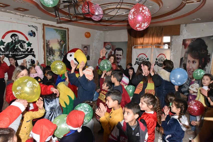 حفلة لأطفال الجرحى في جمعية صامدون رغم الجراح بحمص. 