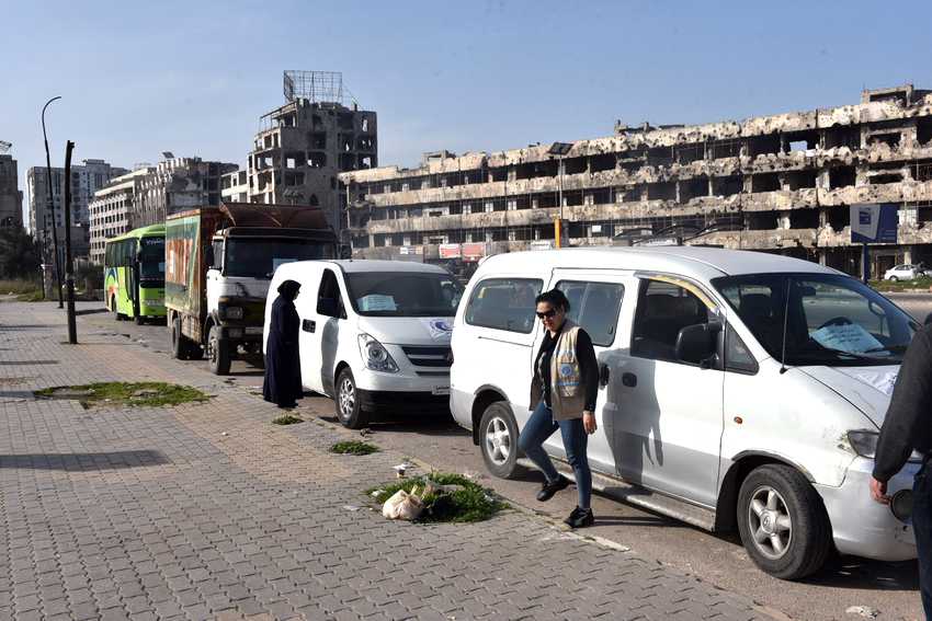 قافلة مساعدات إغاثية جديدة من حمص إلى المتضررين من الزلزال في مدينة جبلة 