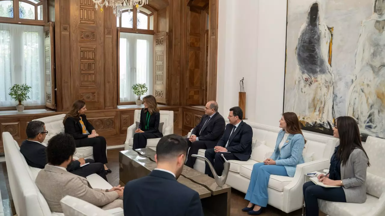 السيدة الأولى أسماء الأسد، تستقبل الدكتورة رولا دشتي الأمينة التنفيذية للجنة الأمم المتحدة الاقتصادية والاجتماعية لغرب آسيا (الاسكوا) 