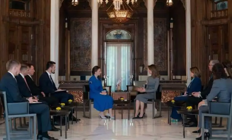 السيدة أسماء الأسد تستقبل السيدة آنا كوزنيتسوفا  نائب رئيس مجلس الدوما الروسي نائب أمين اللجنة المركزية لحزب روسيا الموحدة 