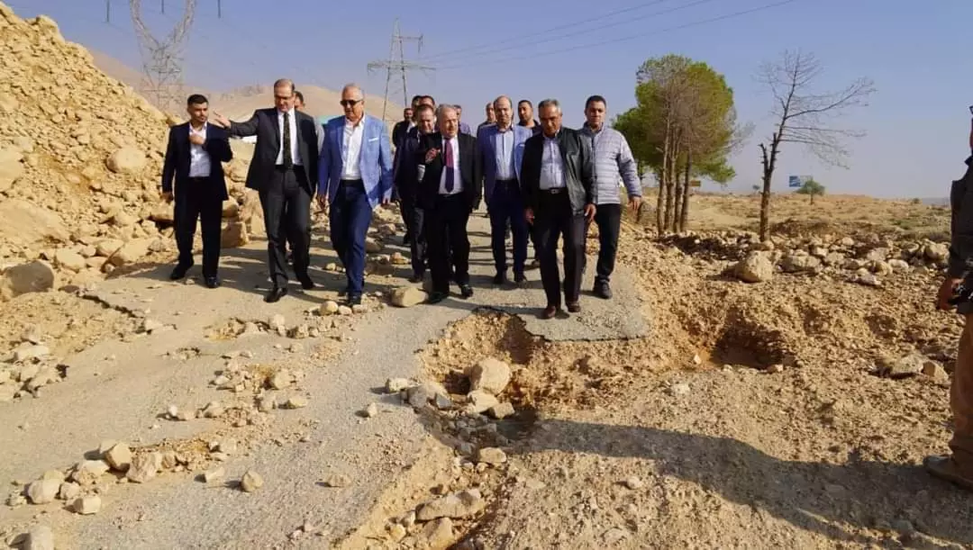 رئيس مجلس الوزراء المهندس حسين عرنوس يتفقد صباح اليوم مواقع الانهيارات والسيول الجارفة في منطقة الثنايا