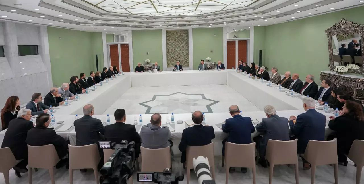 الرئيس الأسد يلتقي مجموعة من المفكرين والأكاديميين والكتّاب البعثيين